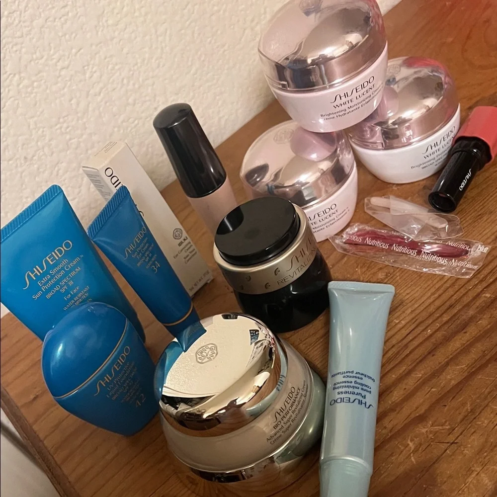 Shiseido Skincare Collection - Blue and Silver - Picture 4 of 4